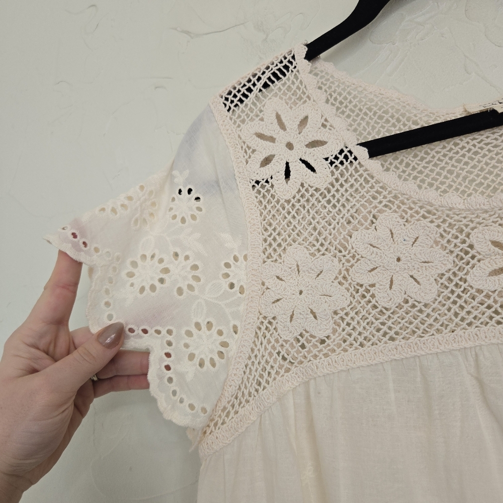 Artelier Nicole Miller Boho Eyelet Lattice Scalloped Cream Top, M - Picture 5 of 11